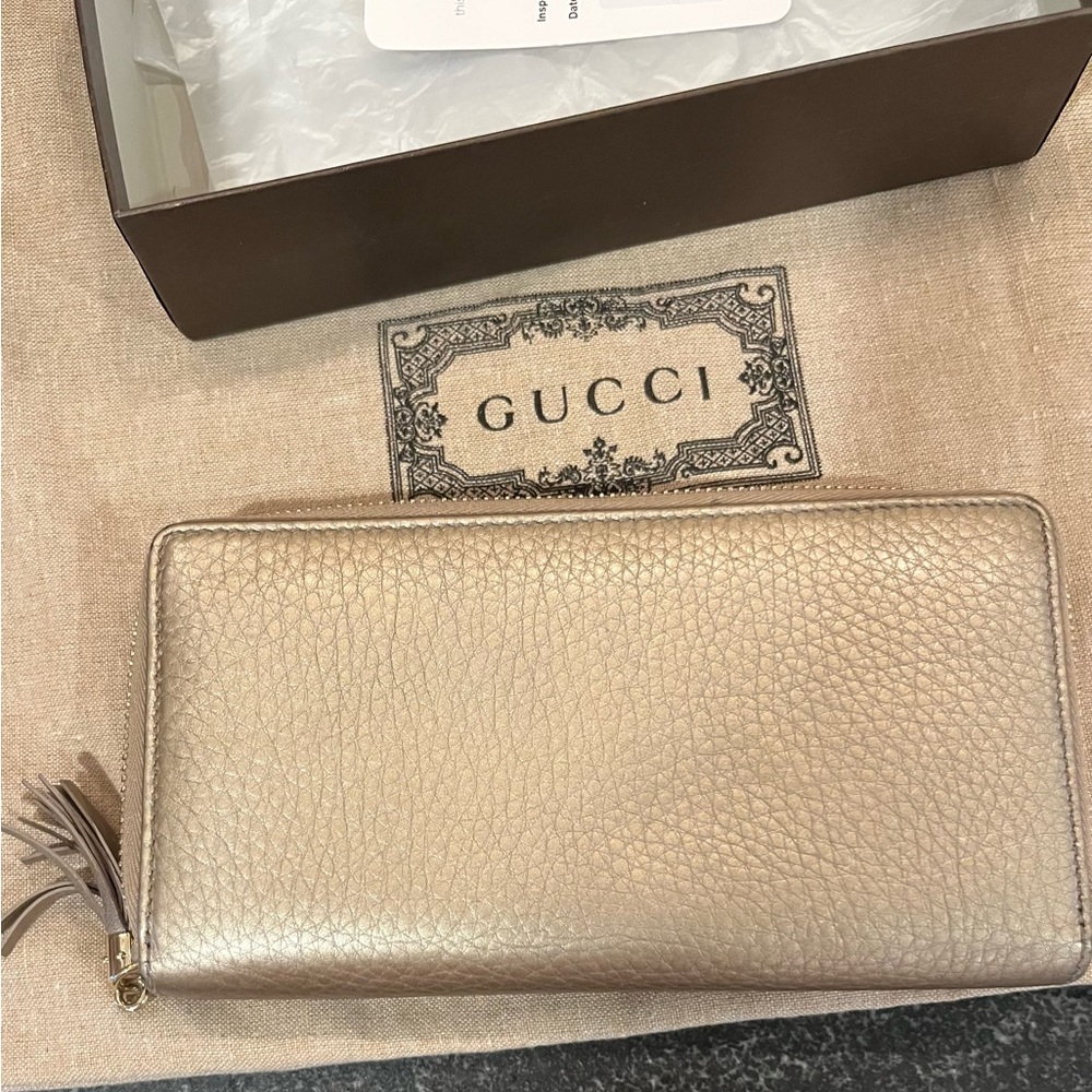 Gucci Gold Leather Wallet - Picture 2 of 6